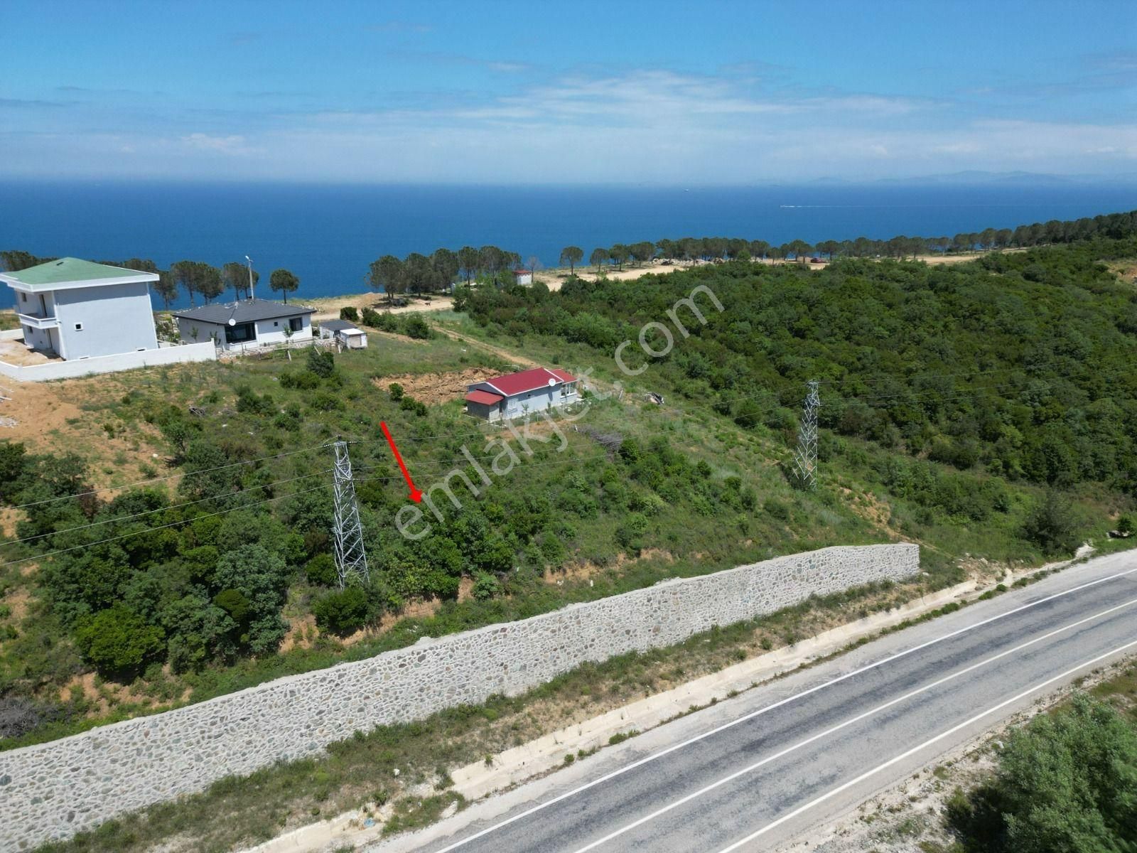 Çınarcık Esenköy Bld. (Liman) Satılık Villa İmarlı  YALOVA ÇINARCIK ESENKÖYDE İMARLI ARSA. ANAYOLUN KENARINDA!..