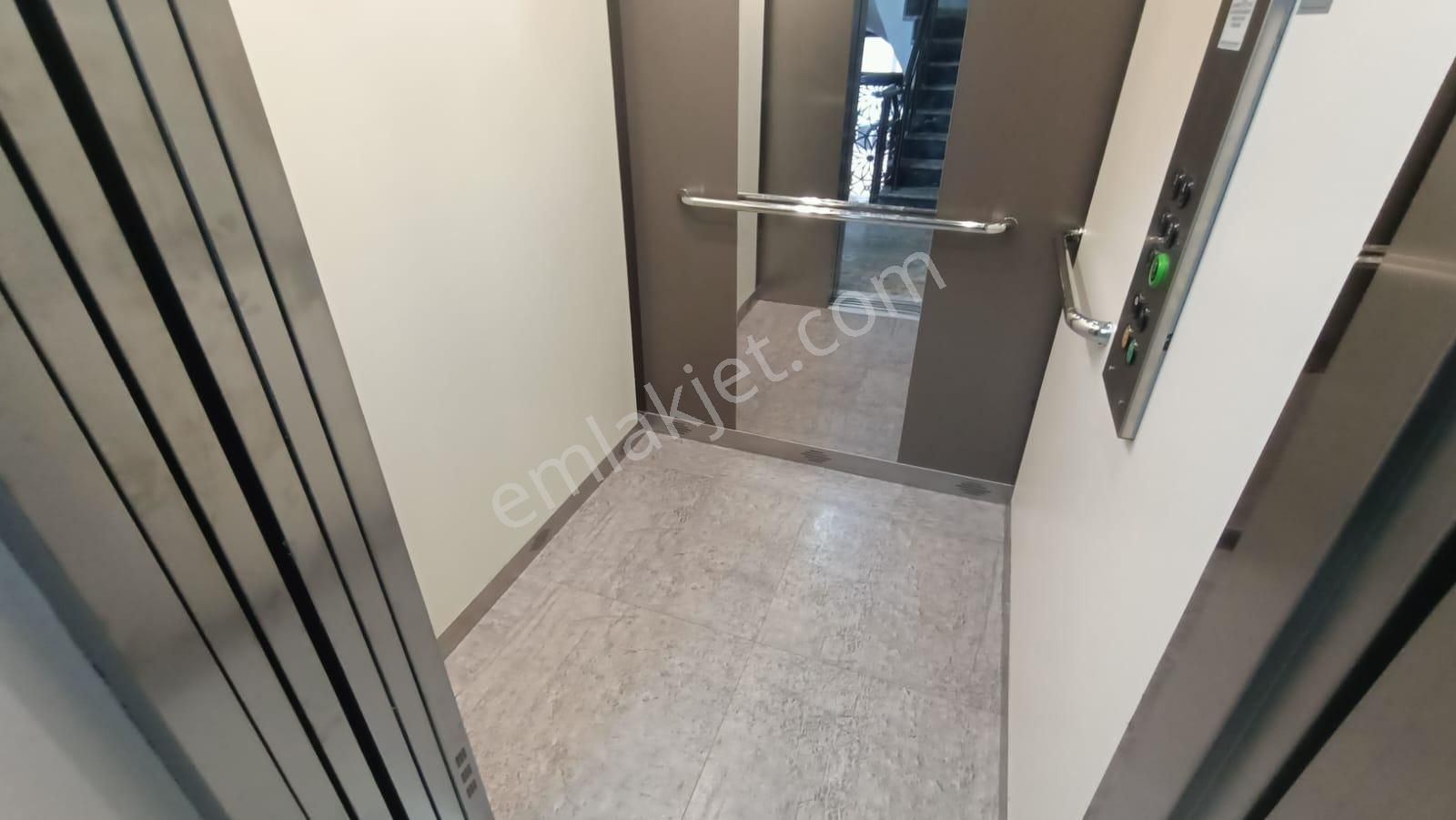 Karşıyaka Şemikler Satılık Daire  BULVAR YAKINI 1+1 ÇİFT CEPHELİ SIFIR ARA KAT LÜKS DAİRE