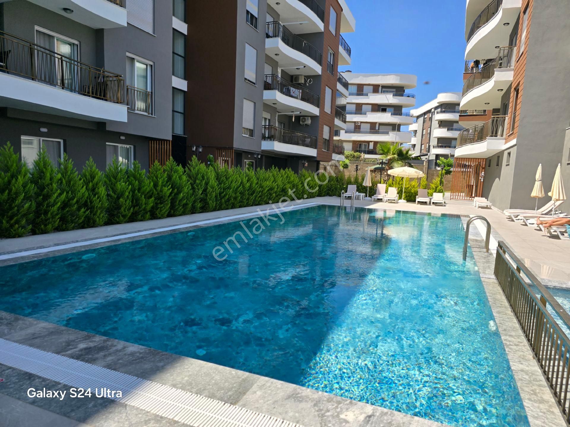 Kuşadası Değirmendere Mevkiinde 2+1 85m²havuzlu Güvenlikli Otoparklı Sitede Lux Daireler - Görsel 9