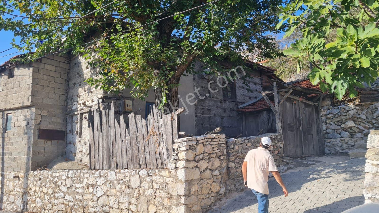 İbradı Yukarı Satılık Daire KADILAR DİYARI İBRADIDA MÜSTAKİL TAPULU SATILIK DÜĞMELİ EV