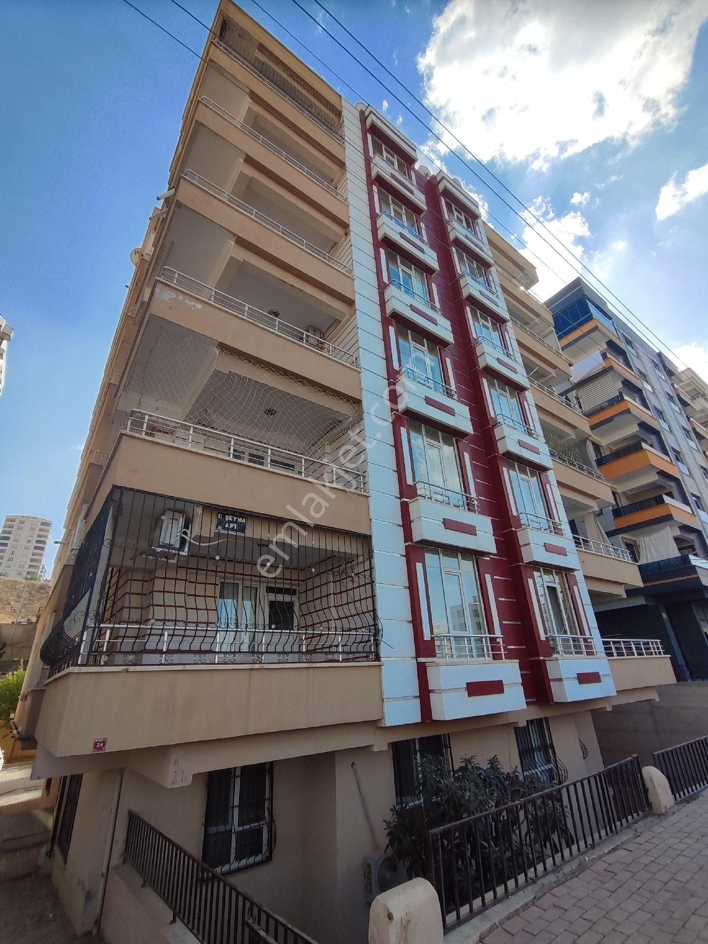 Karaköprü Narlıkuyu Satılık Daire CADDE 17 EMLAKTAN 3+1 GİRİŞ DAİRE 