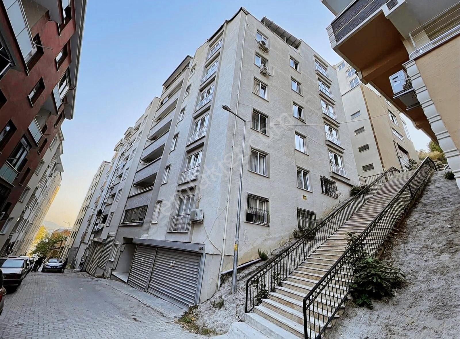 Gemlik Yeni Satılık Daire GEMLİK YENİ MAH. 3+1 SATILIK MASRAFSIZ BOŞ DAİRE