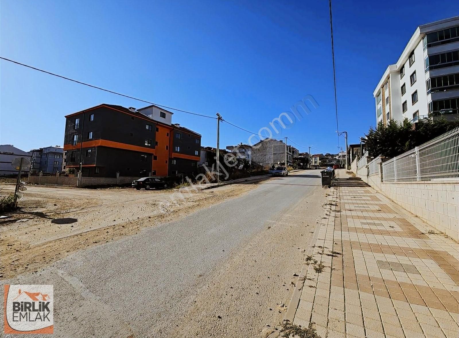 İnegöl Yeni Satılık Tarla Birlik Emlak'tan Satılık Köşe Arsa Çift Dairelik (alanyurt)