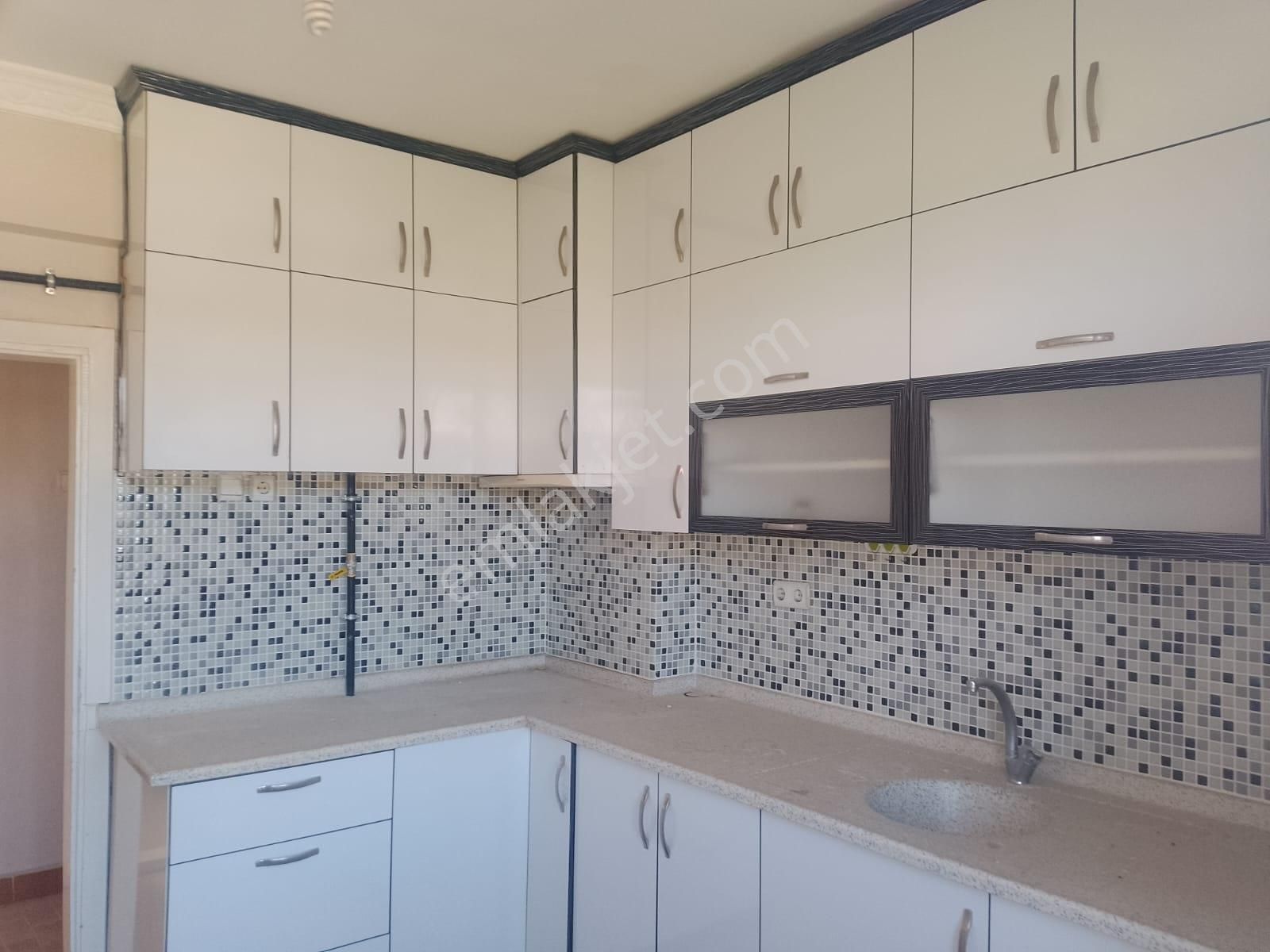 Akşehir Seyran Satılık Daire AKÇAY EMLAK'TAN SEYRAN MAHALLESİNDE ARA KAT SATILIK 2+1 DAİRE