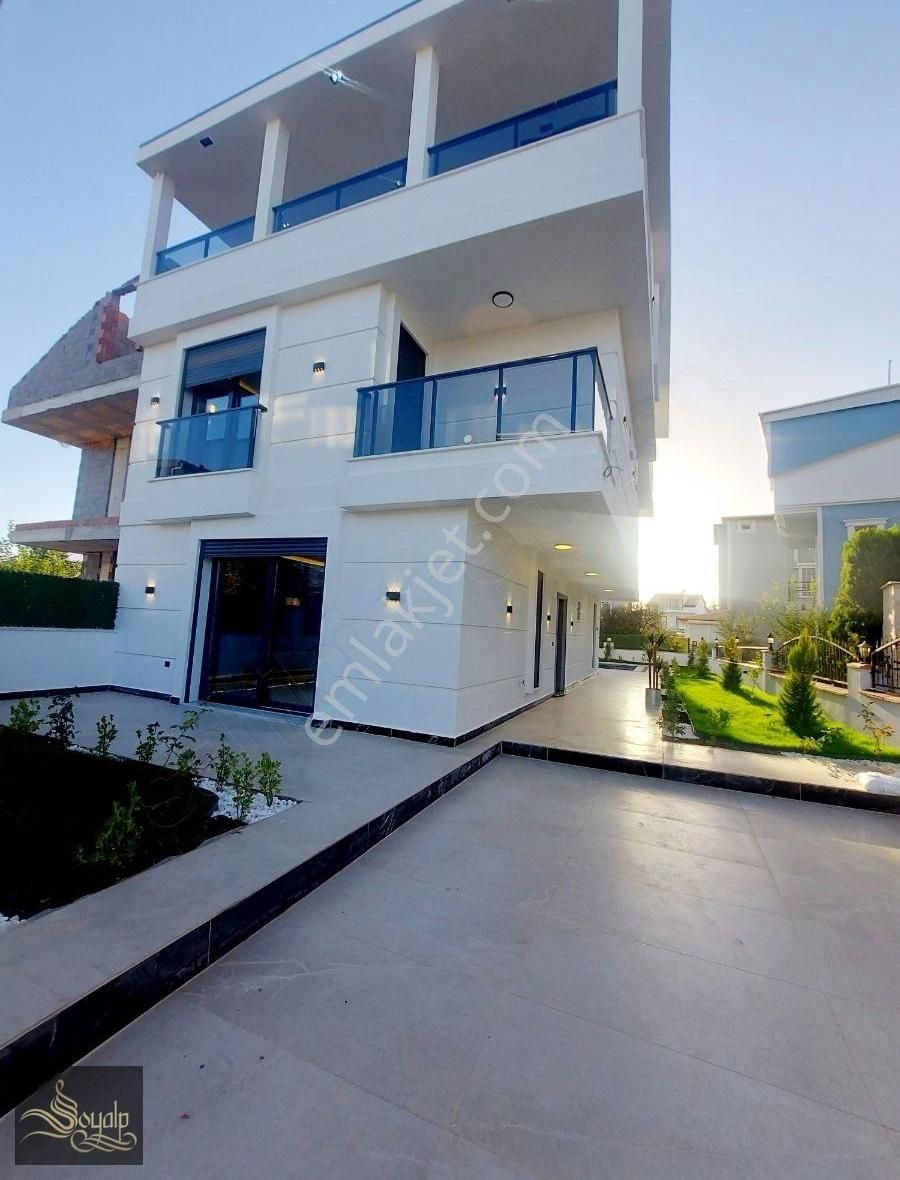 Didim Altınkum Satılık Villa Didim Yeşilkent'te Çift Teraslı Havuzlu Bahçeli Akıllı Villa