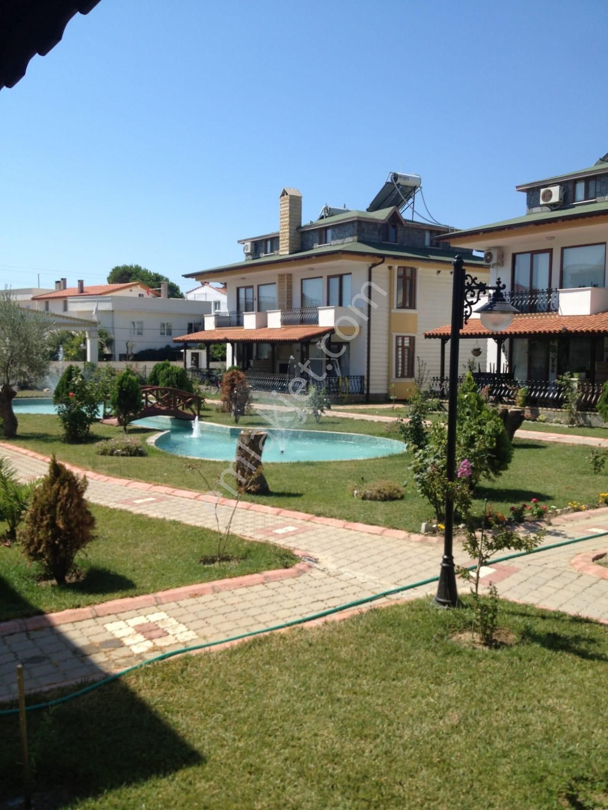 Ayvacık Küçükkuyu Bld. (Sahil) Satılık Yazlık Küçükkuyu Konakları Havuzlu Villa Tripleks 3+1 Eşsiz