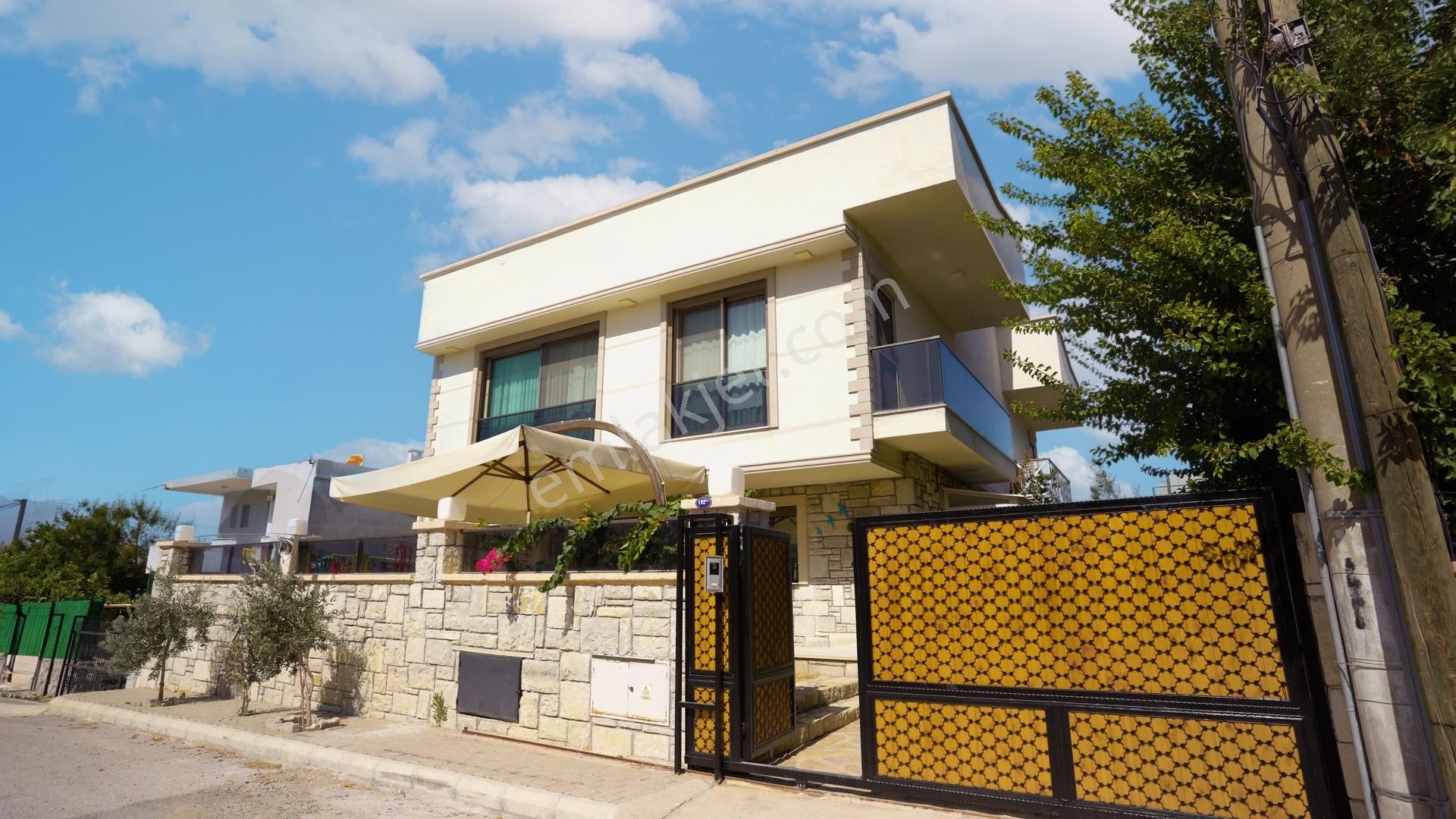 Urla Kalabak Satılık Villa  Urla Kalabak Deniz Manzaralı Müstakil Havuzlu 4+1 Satılık Villa