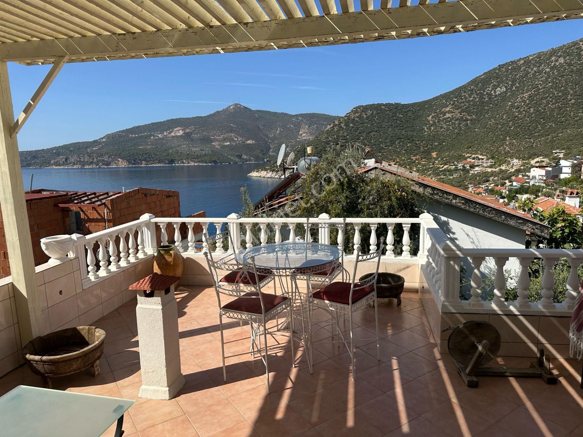 Kaş Kalkan Satılık Villa  4+1 DENİZ MANZARALI VE BAKIMLI VİLLA