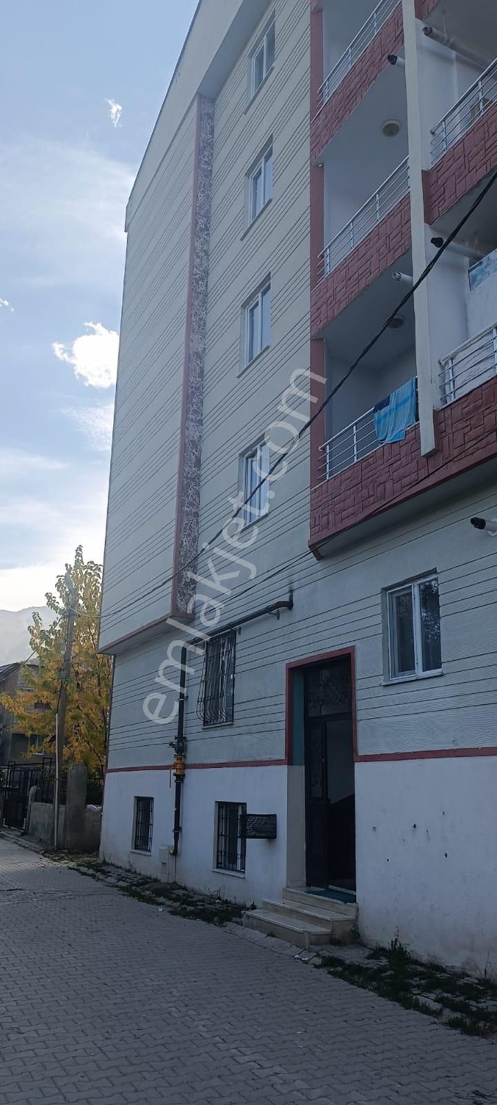 Gevaş Bahçelievler Satılık Daire  GEVAŞ MERKEZ ÇARŞI İÇERİSİNDE SATILIK 3+1 DAİRE