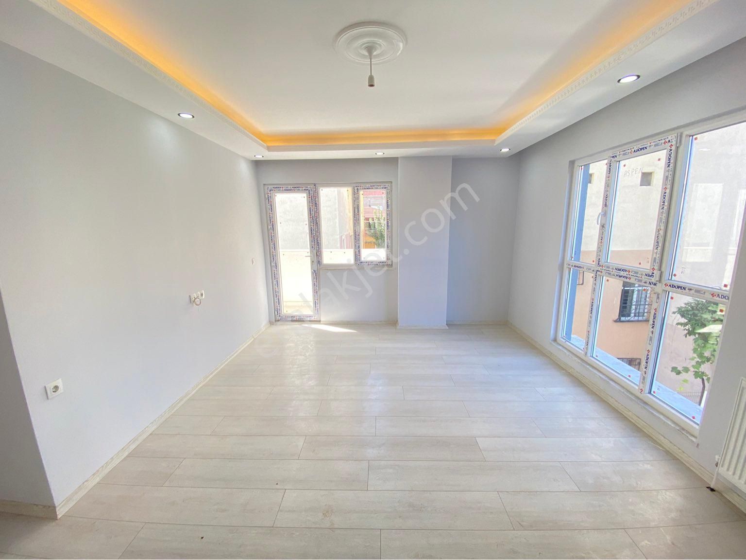 Darıca Abdi İpekçi Satılık Daire  İSTASYON CADDESİ ÇARŞI MARMARAY MEVKİ 2+1 90 M² ARA KAT DAİRE