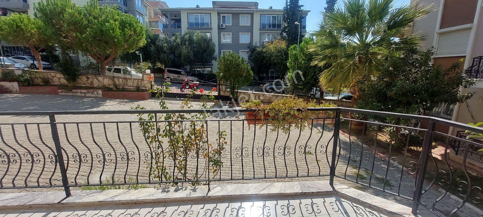 Kuşadası Ege Satılık Daire EGE MAHALLESİNDE HAVUZLU SİTEDE AYRI MUTFAKLI 3+1 MASRAFSIZ DAİRE