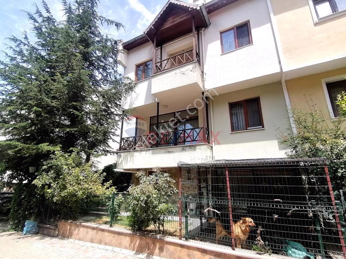 Çankaya Dodurga Satılık Villa Dodurga Mah. Garden Sitesinde Bakımlı İkiz Villa