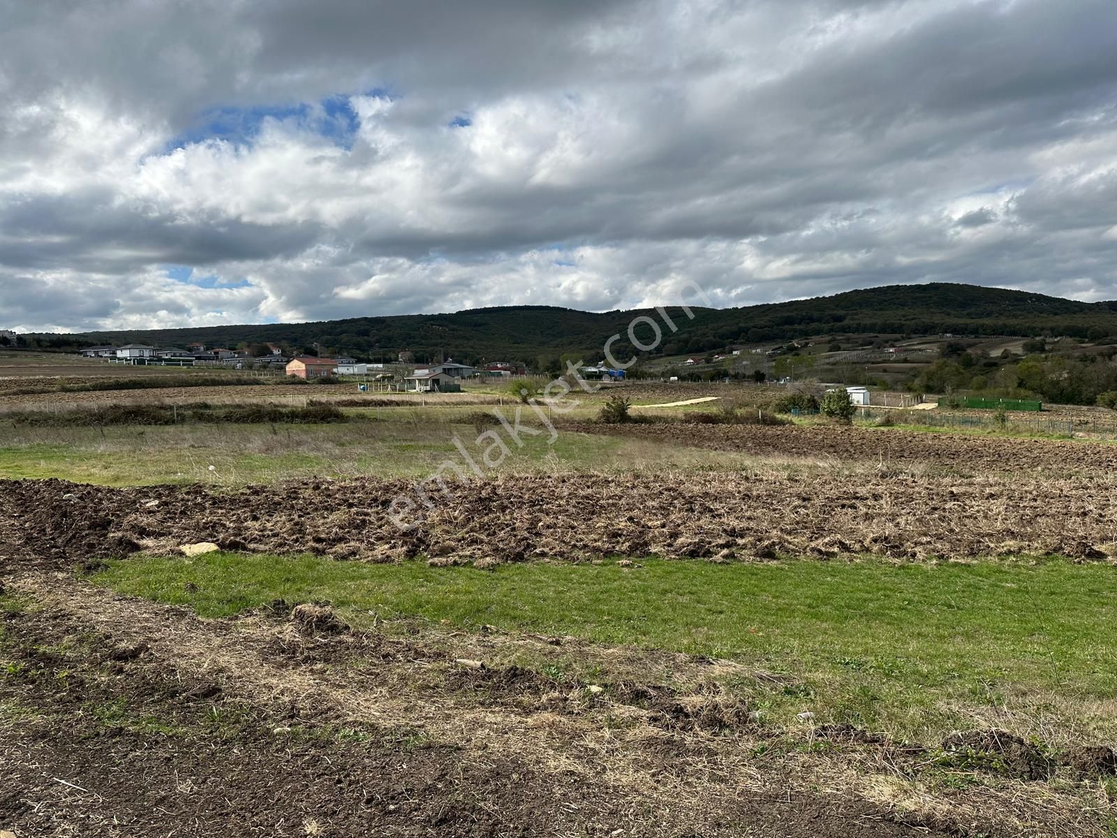 Mergen Grup Gayrimenkul'den Çatalca Çiftlikköyde Yerleşim Alanında 302 M2 İmarlı Arsa - Görsel 4