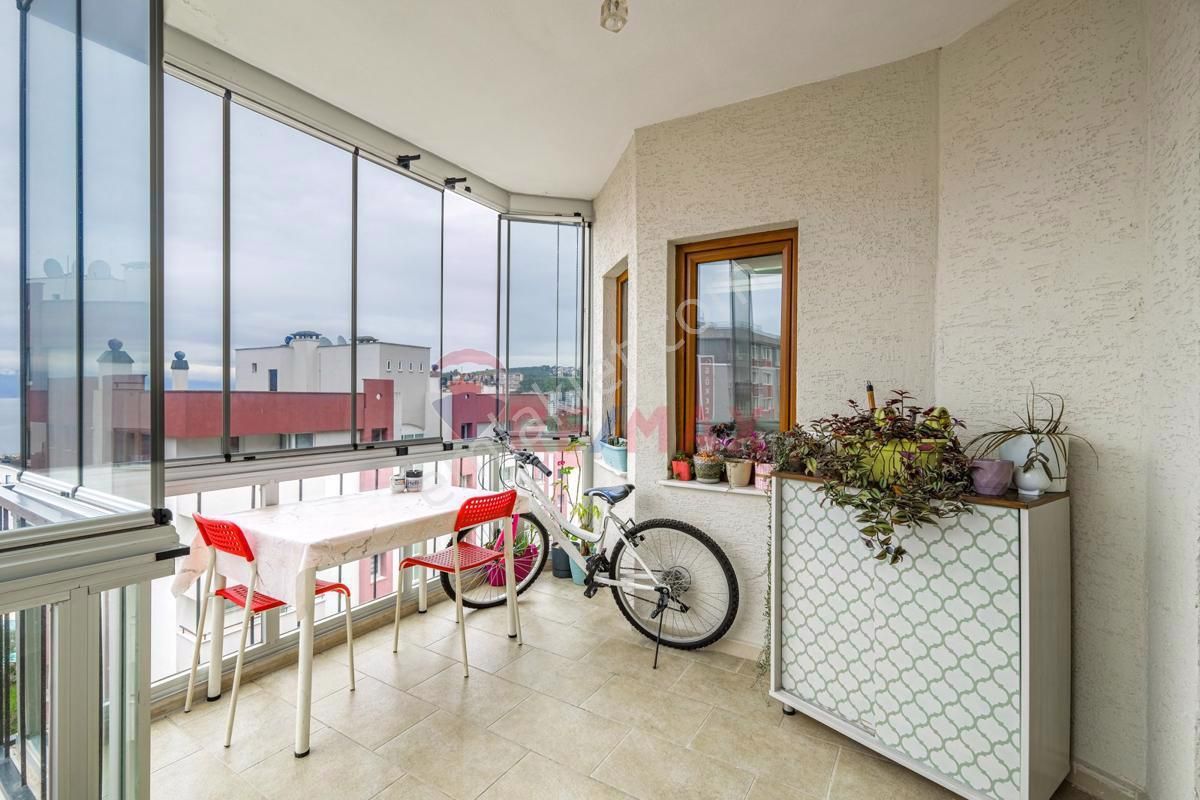 Mudanya Güzelyalı Eğitim Satılık Daire Remax Area dan Satılık Deniz Manzaralı Bakımlı Ara kat 3+1 Daire