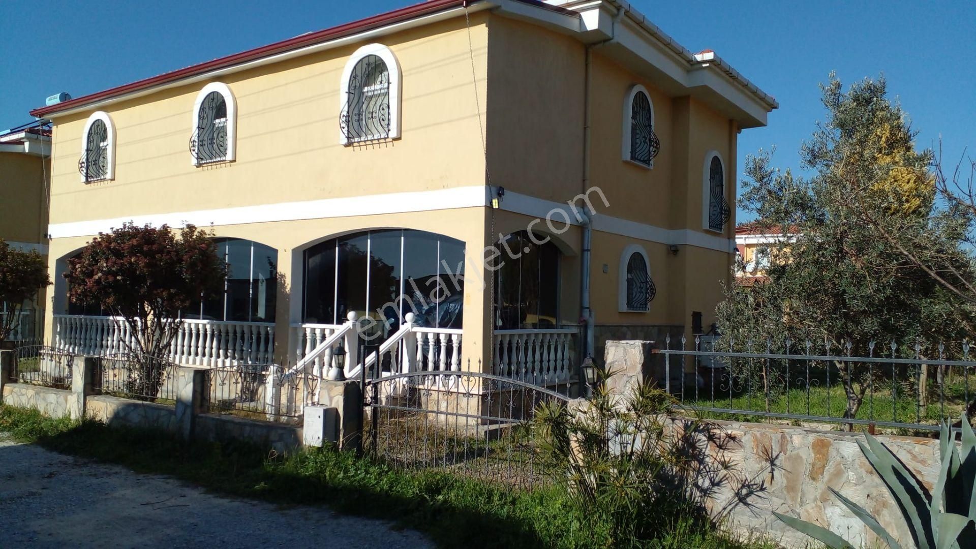 Kuşadası Karaova Satılık Villa Karaova Mevkiinde Full Deniz Manzaralı Masrafsız Villa....