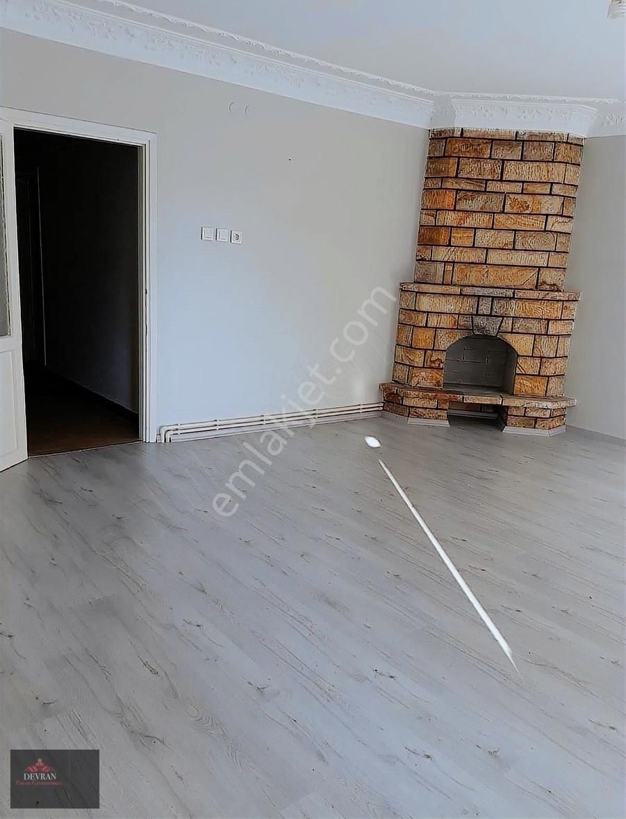 Küçükçekmece Cumhuriyet Satılık Daire DEVRAN EMLAKTAN CUMHURİYET MAH DE SATILIK 3+1 140M2 1Cİ KAT