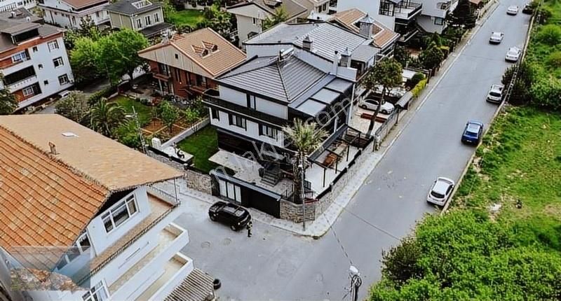 Sarıyer Kumköy Kiralık Villa Kilyos'ta Denizin Hemen Yanı Başında 4 Katlı Kiralık Villa