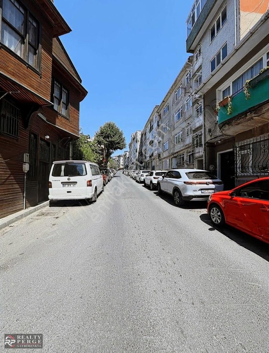 Üsküdar Valide-i Atik Satılık Daire ÜSKÜDARDA CADDE ÜZERİ KELEPİR YATIRIMLIK YÜKSEK KİRA GETİRİLİ