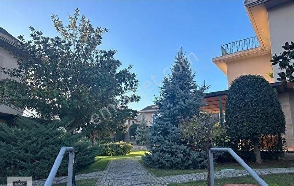 Sarıyer Uskumruköy Kiralık Villa Nokta'dan Butik Sitede Kapalı Garajlı 5+2 Köşe Villa