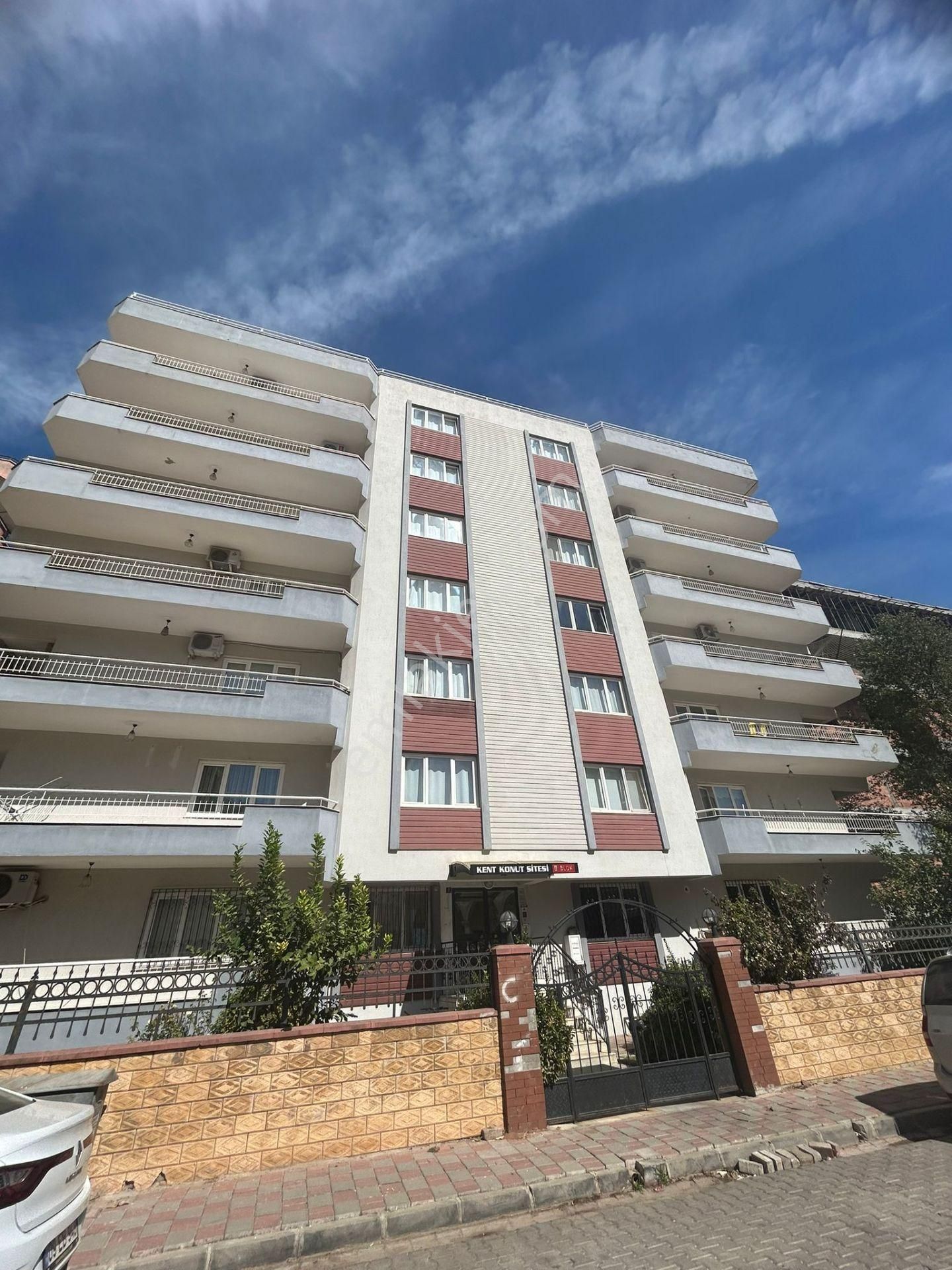 Efeler Girne Satılık Daire Girne De Satılık 3+1 Kombili Daire