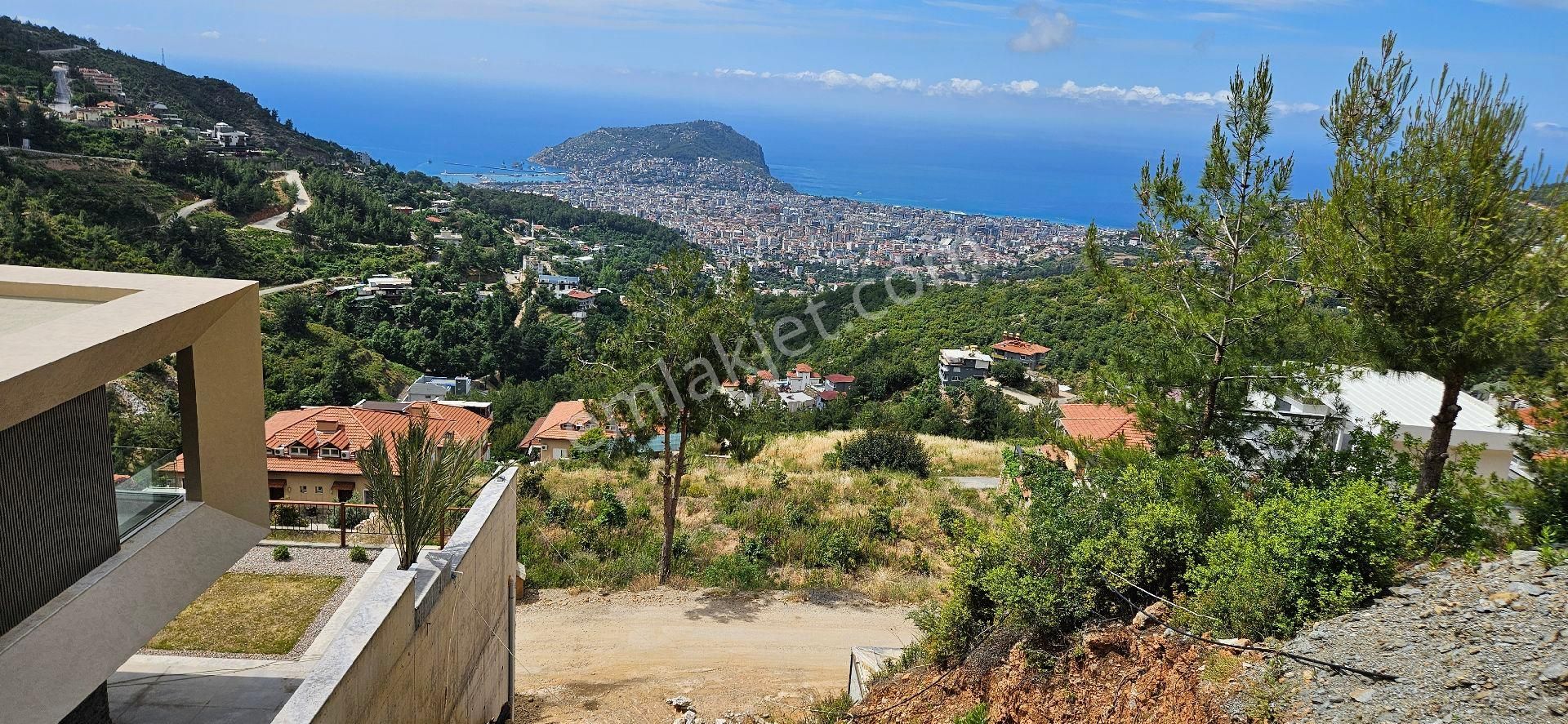 Alanya Tepe Satılık Villa İmarlı EREN EMLAK'tan Tepe Mah.Full Deniz Kale Manzaralı 1.085 Metre Arsa 