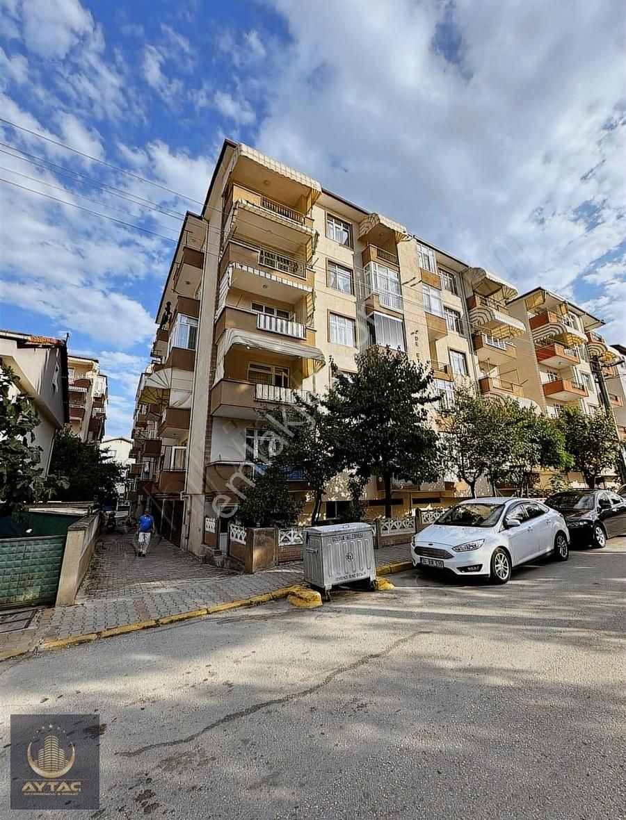 Gölcük Piyalepaşa Satılık Daire GÖLCÜK PİYALEPAŞA MAH. 3+1 ARA KAT SATILIK DAİRE