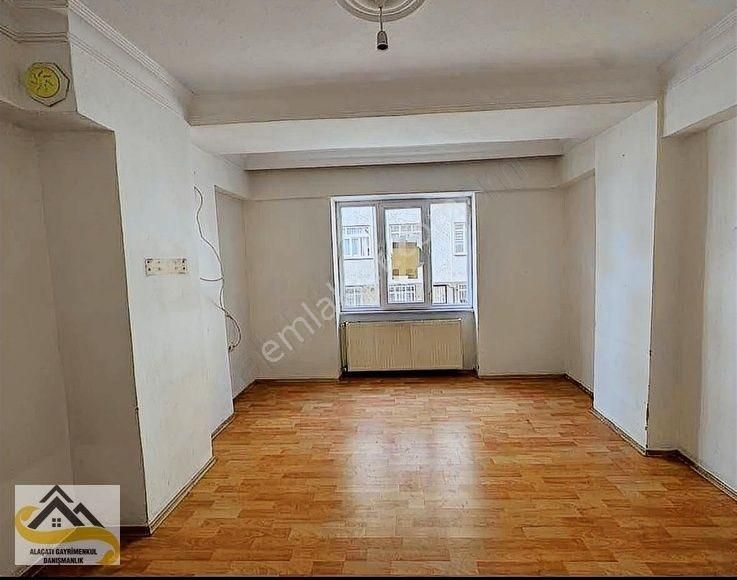 Sultangazi Esentepe Satılık Daire ALAÇATI DAN ESENTEPE MAH'NDE 1. KAT 85 m2 2010 YAPIMI DAİRE