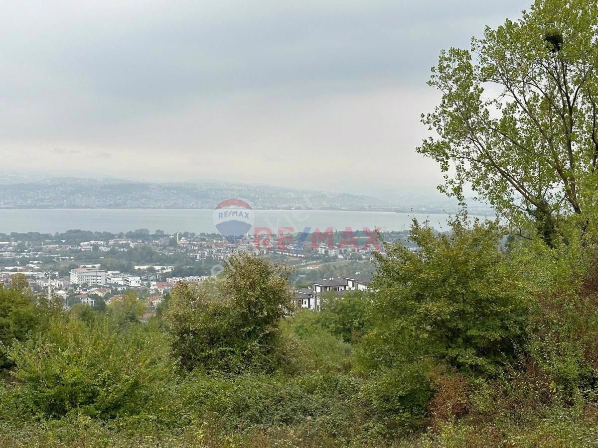 Başiskele Yeniköy Merkez Satılık Konut İmarlı BAŞİSKELE YENİKÖY'DE İMARLI DENİZ MANZARALI SATILIK 1675M² ARSA