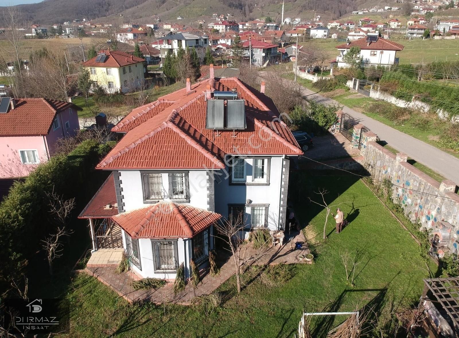 Akyazı Kuzuluk Ortamahalle Satılık Villa KUZULUKTA MUHTEŞEM MANZARALI MÜSTAKİL EV