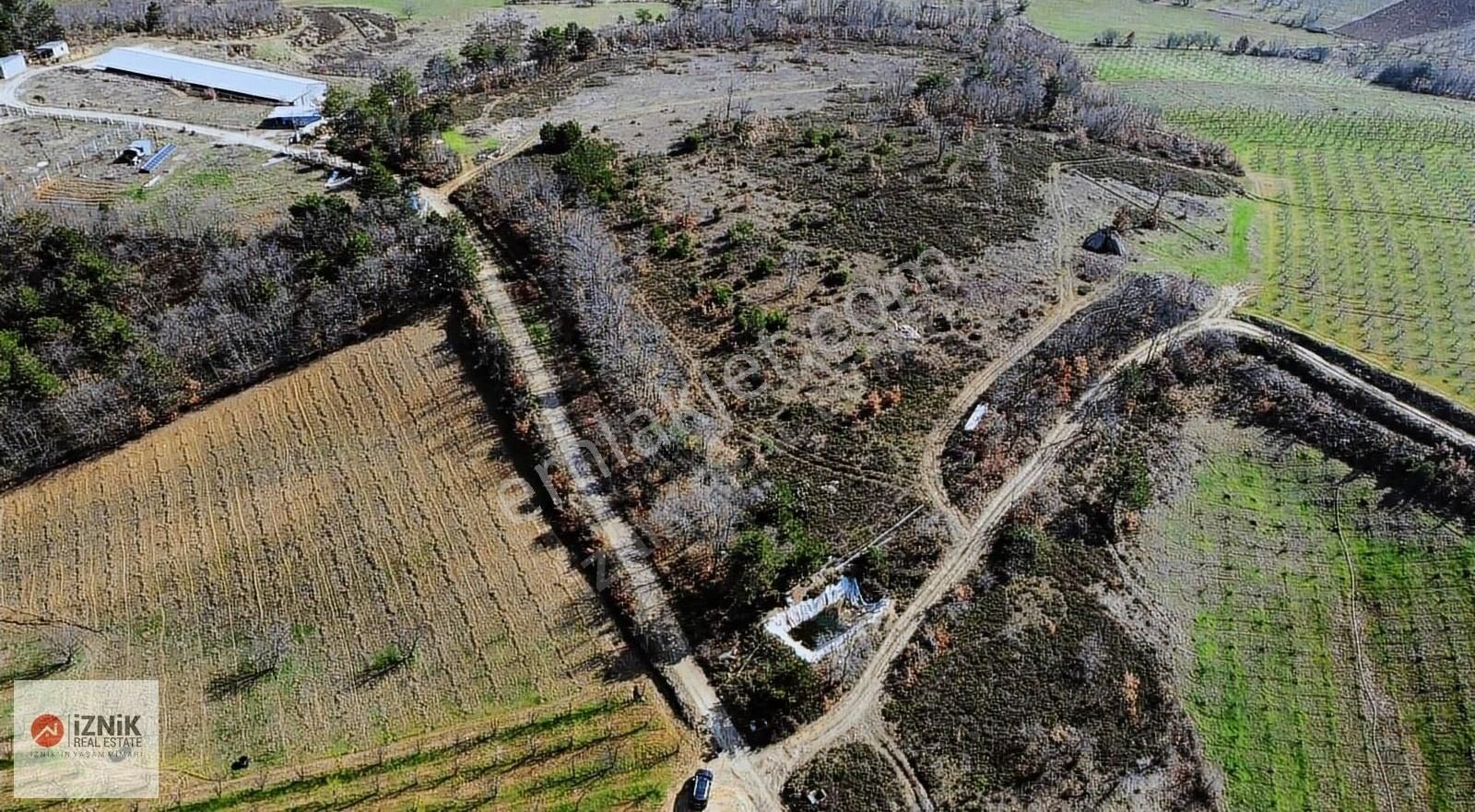 İznik Gürmüzlü Satılık Villa İmarlı 27 dönüm tek tapu ev villa yapılabilir Arazi