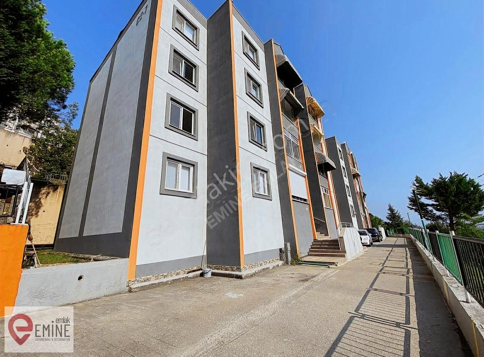 İzmit Alikahya Cumhuriyet Satılık Daire Y. AKARCA C-2 BLOKLARDA YAPILI VE ÖNÜ AÇIK 3+1 SATILIK DAİRE