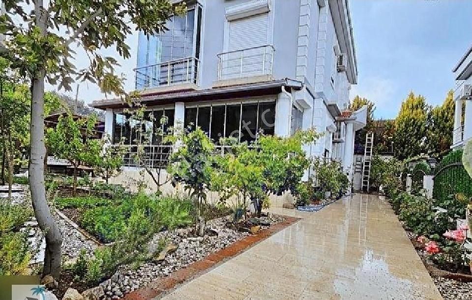 Fethiye Yeşilüzümlü Satılık Villa Fethiye Yeşil Üzümlüde satılık havuzlu müstakil villa