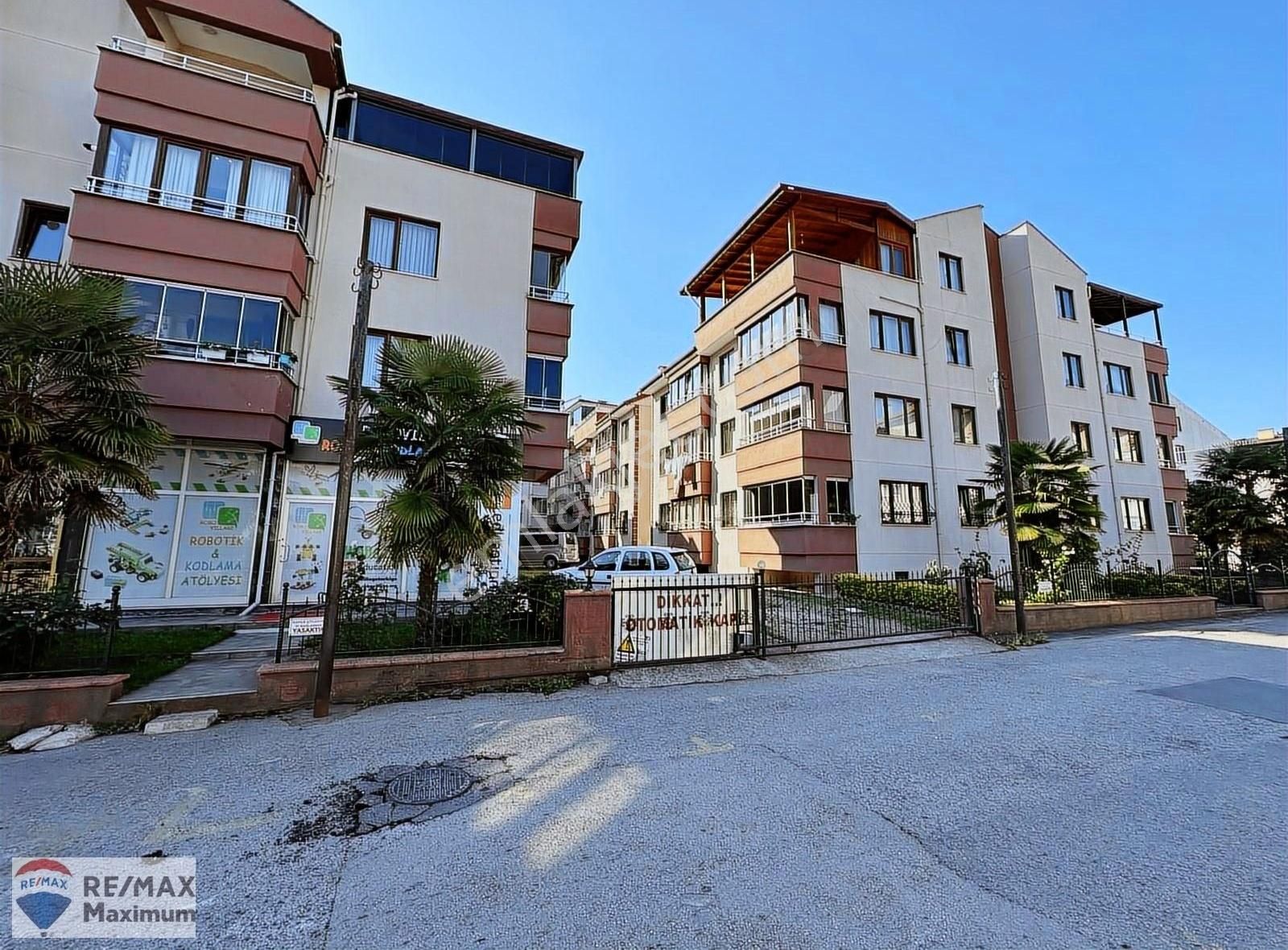 Gölcük Yüzbaşılar Kiralık Daire Gölcük Yüzbaşılar Aytepe Sitesinde Ara Kat Kiralık 3+1 Boş Daire