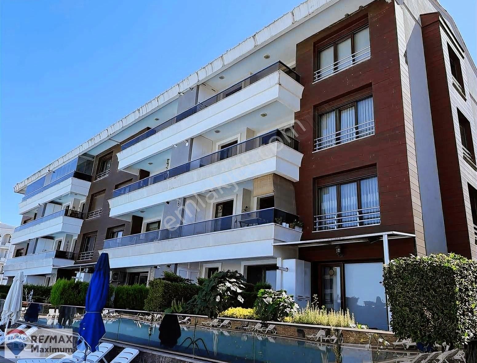 Başiskele Yeşilyurt Satılık Daire PANORAMA 2 DE HAVUZ MANZARALI ARAKAT 3+1 SATILIK DAİRE