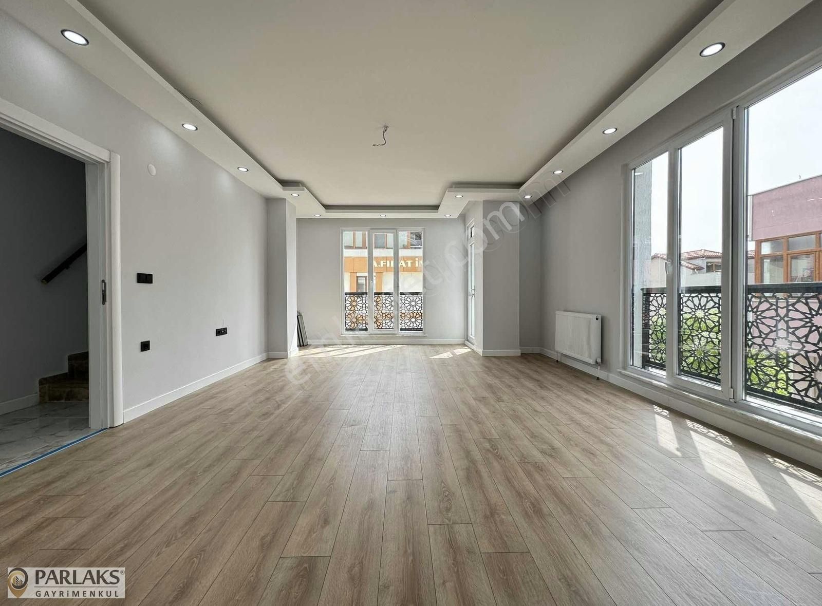 Darıca Bağlarbaşı Satılık Daire METRO DURAĞI YAKINI MANZARALI ASANSÖRLÜ 4+1 240m² ÇATI DUBLEKSİ