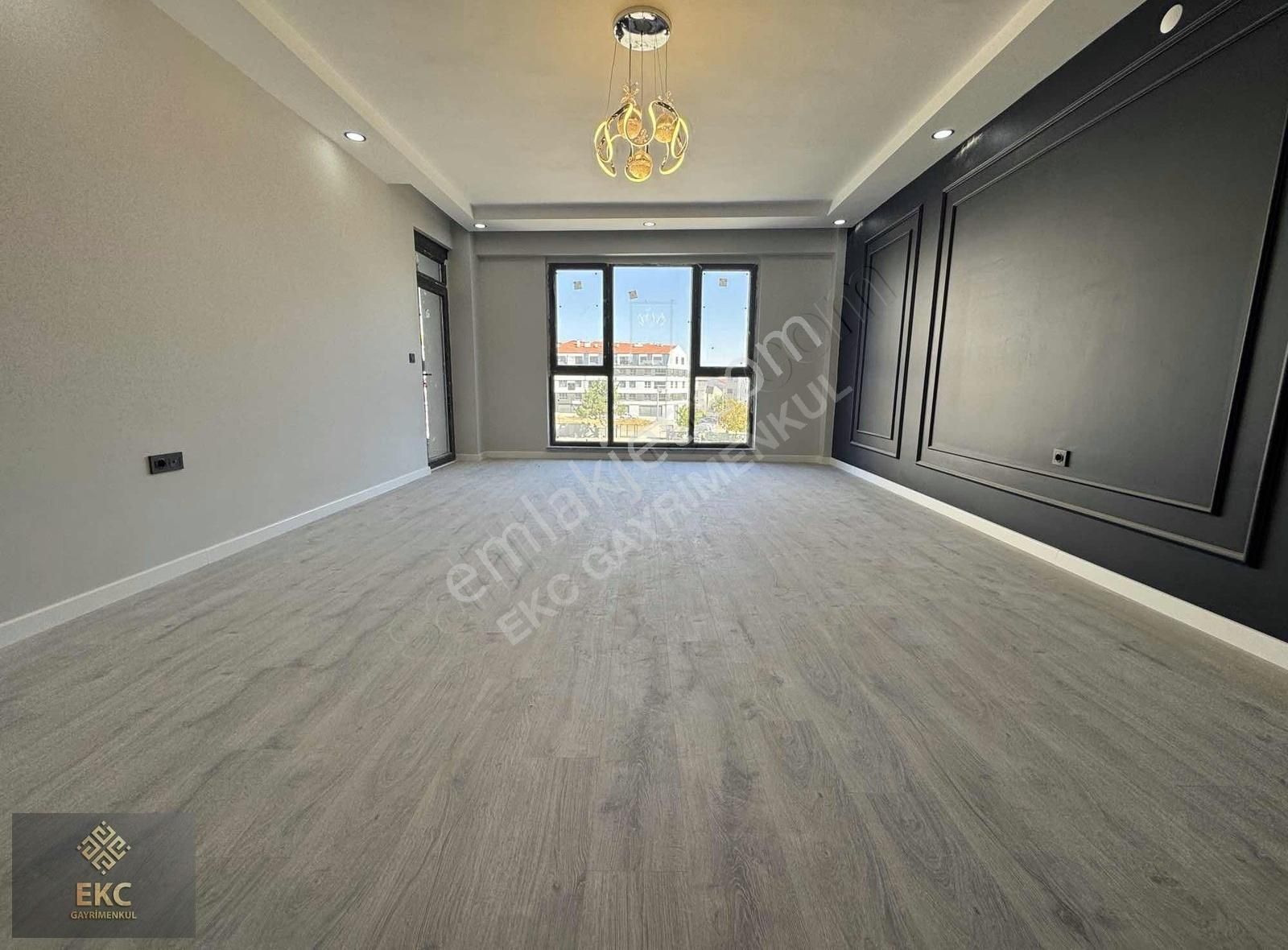 Tepebaşı Çamlıca Satılık Daire (ekc) Çamlıca Mah. Önü Açık 160m2 3+1 Arakat Daire