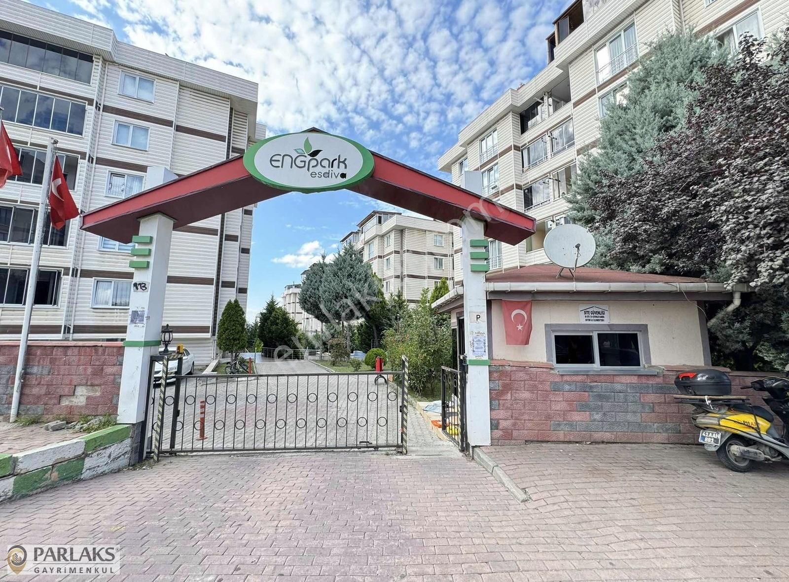 Çayırova Atatürk Kiralık Daire ÇAYIROVA ENGPARK ESDİVA SİTESİ HAVUZLU GÜVENLİKLİ 3+1 ARA KAT