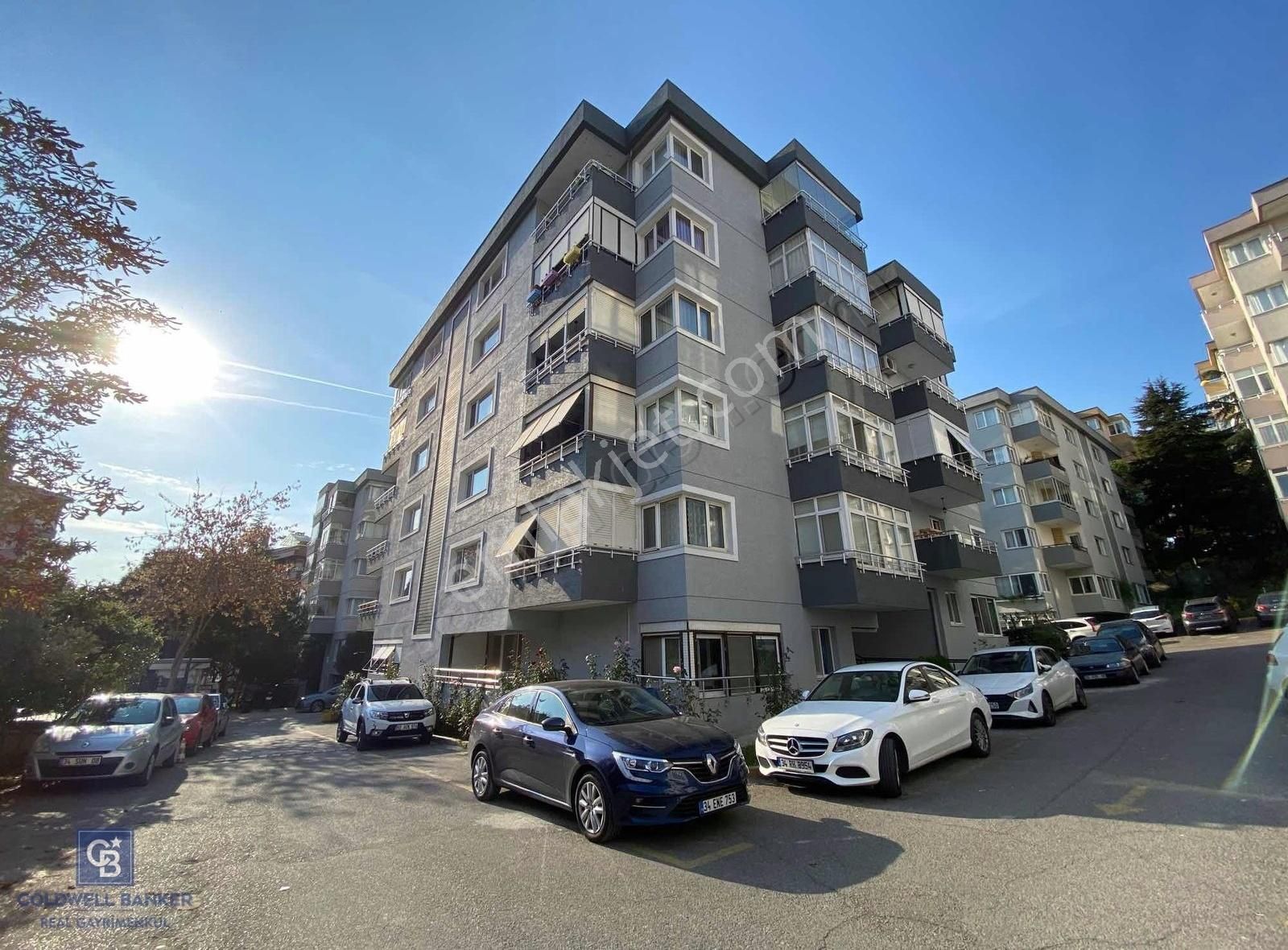 Üsküdar Barbaros Satılık Daire KOŞUYOLU ONUR SİTESİ'NDE 3+1 SATILIK GENİŞ DAİRE!