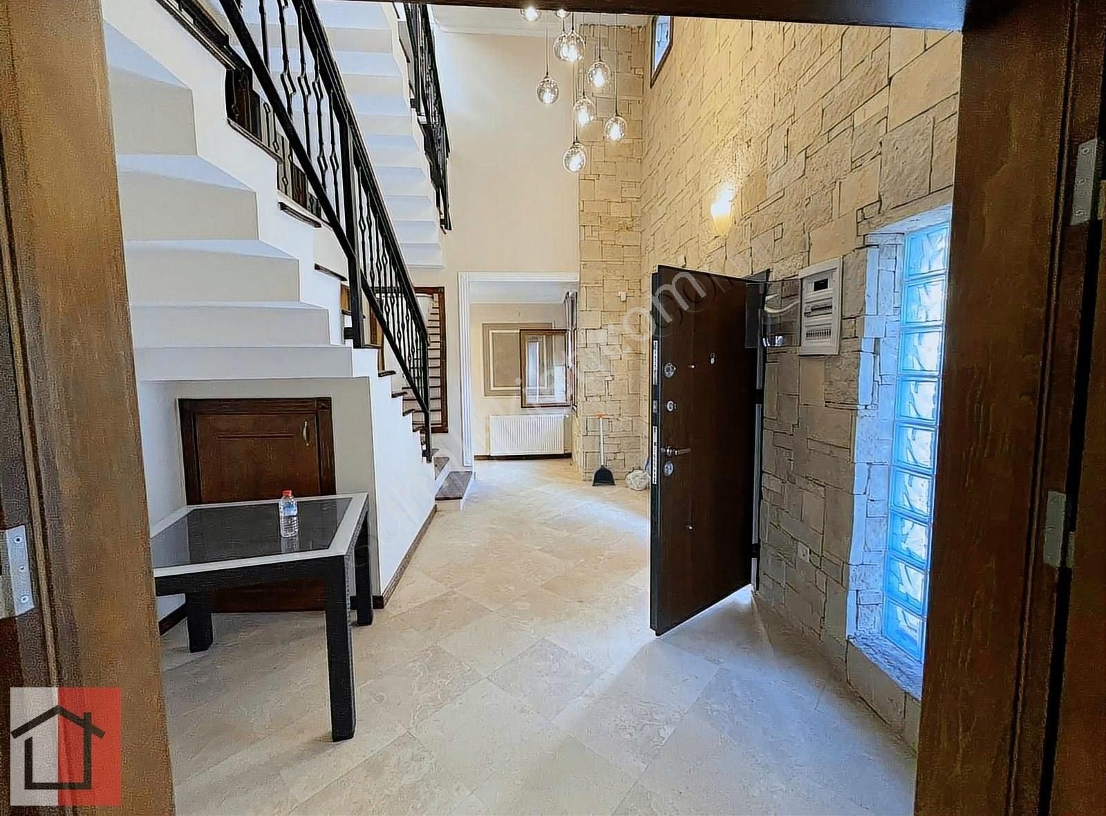 Kuşadası Marina Bölgesinde Özel Havuzlu Müstakil Villa - Görsel 5