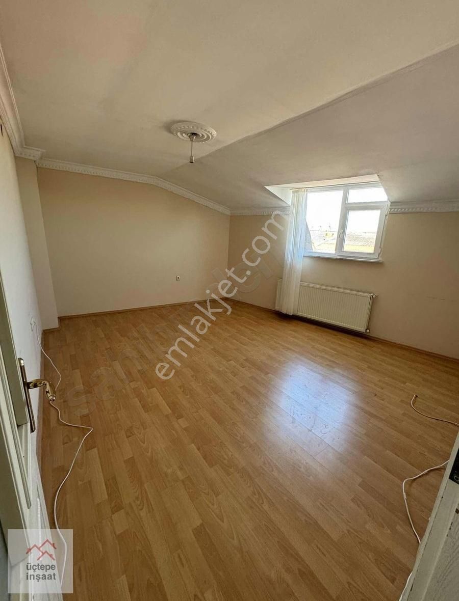 Esenyurt Osmangazi Kiralık Daire Osmangazi Mah'da 2+1 Çatı Katı 110 M² Ebeveyn Banyolu - Teraslı