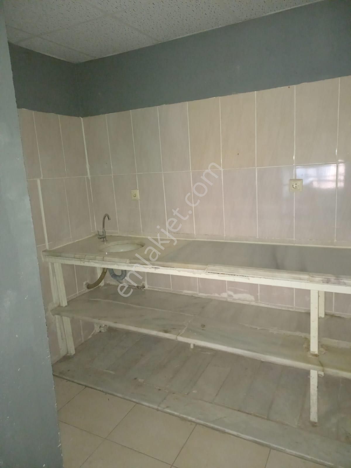 Çorum Pehlivan Emlaktan Sanayi Sitesinde 14.cadde Üzerinde Çok Geniş Kiralık İşyeri - Görsel 2