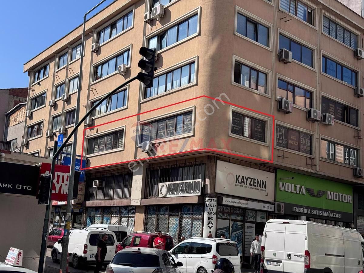 Osmangazi Hacı İlyas Satılık Ofis Remax AREA dan Adliye Yanında Satılık Cadde ye cephe Köşe Ofis