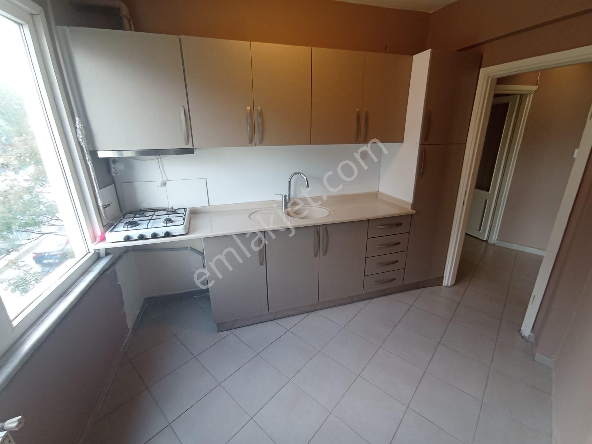 Maltepe Altıntepe Kiralık Daire  Altıntepede İçi Lüks Yapılı Caddeye Cepheli Geniş 2+1