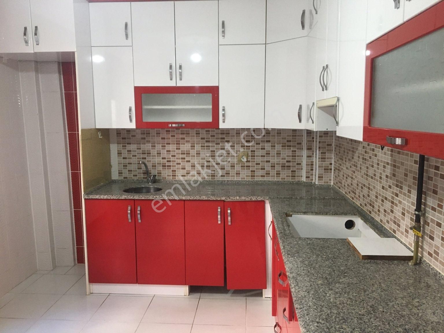 Uşak Merkez Dikilitaş Kiralık Daire UŞAK MERKEZ DİKİLİTAŞ MAHALLESİNDE KİRALIK 3+1 DAİRE