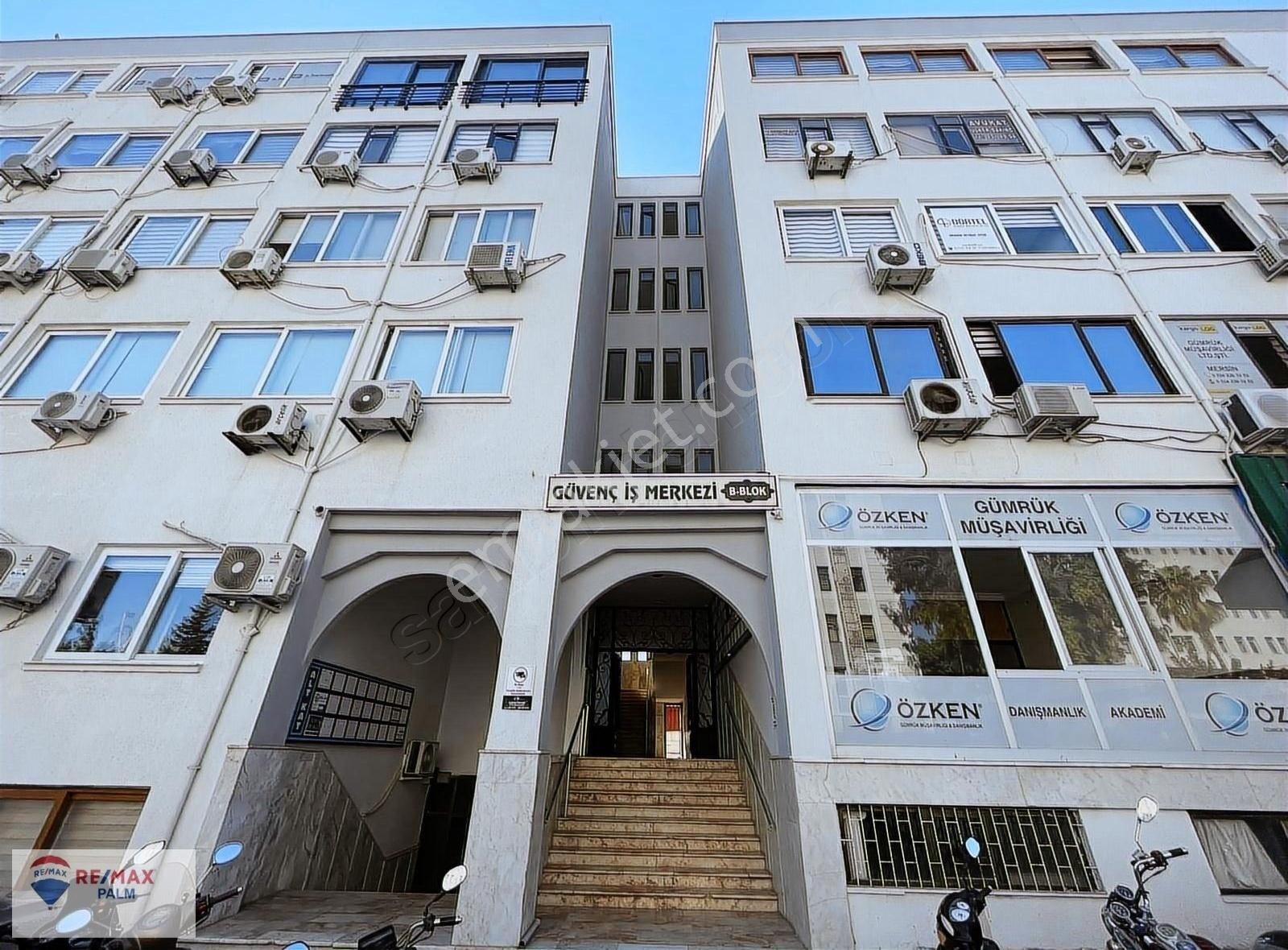 Akdeniz Yeni Kiralık Ofis REMAX PALM'DEN GÜVENÇ İŞ MERKEZİNDE 2+1 KİRALIK OFİS