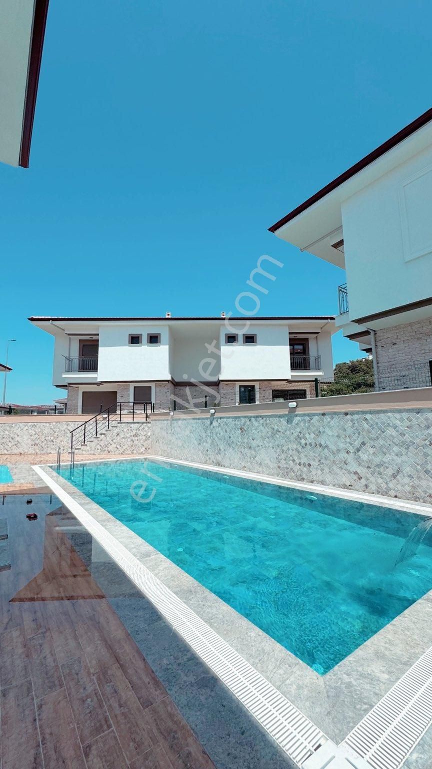 Kuşadası Güzelçamlı Satılık Daire  Kuşadası Güzelçamlıda site içinde satılık sıfır 3+1 Villa