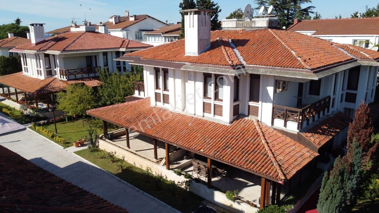 Silivri Çanta Balaban Satılık Villa  Silivri Gümüşyaka Balaban Sahil Denize Sıfır Satılık 2 katlı Eşyalı Villa 