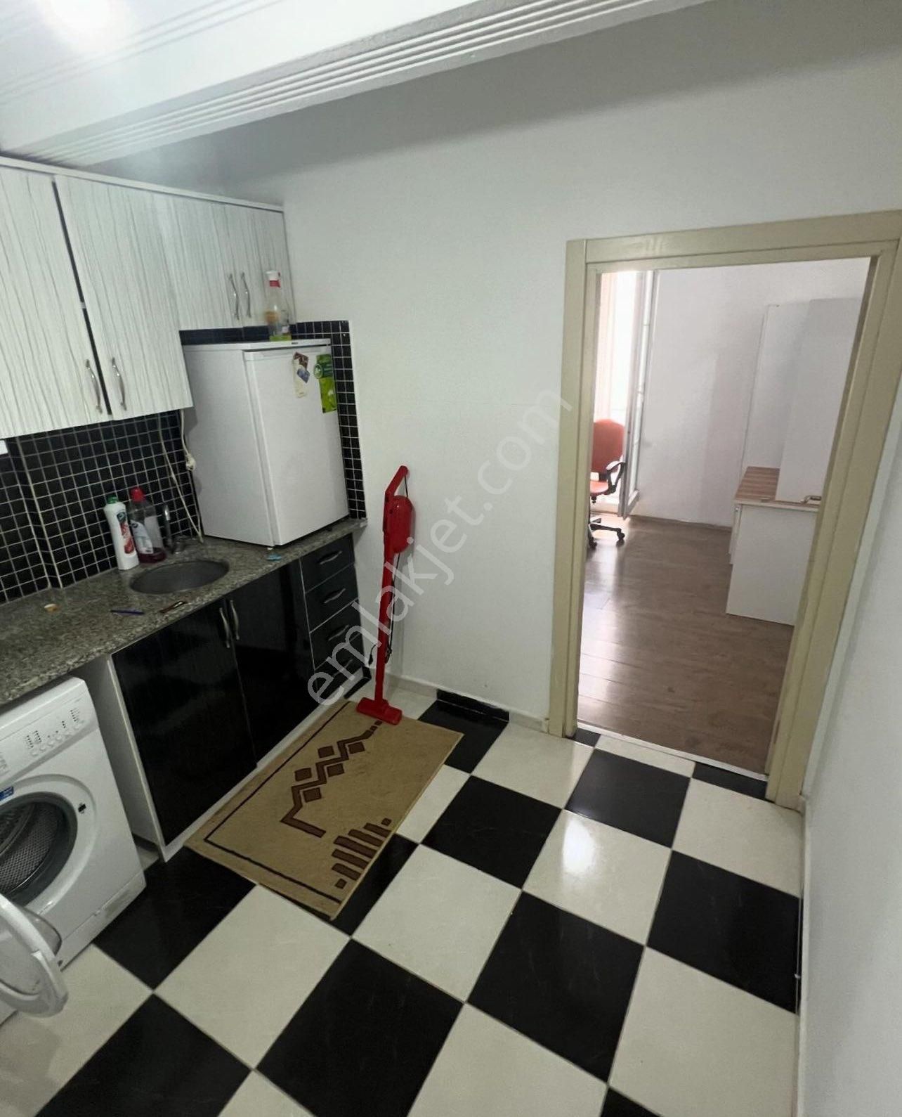 Isparta Merkez İstiklal Kiralık Daire  ÖZKANLAR KAVŞAĞINA 40 ADIM 1+0 ODA MUTFAK AYRI ARA KAT KIZ APARTI HERŞEY DAHİL KOTASIZ