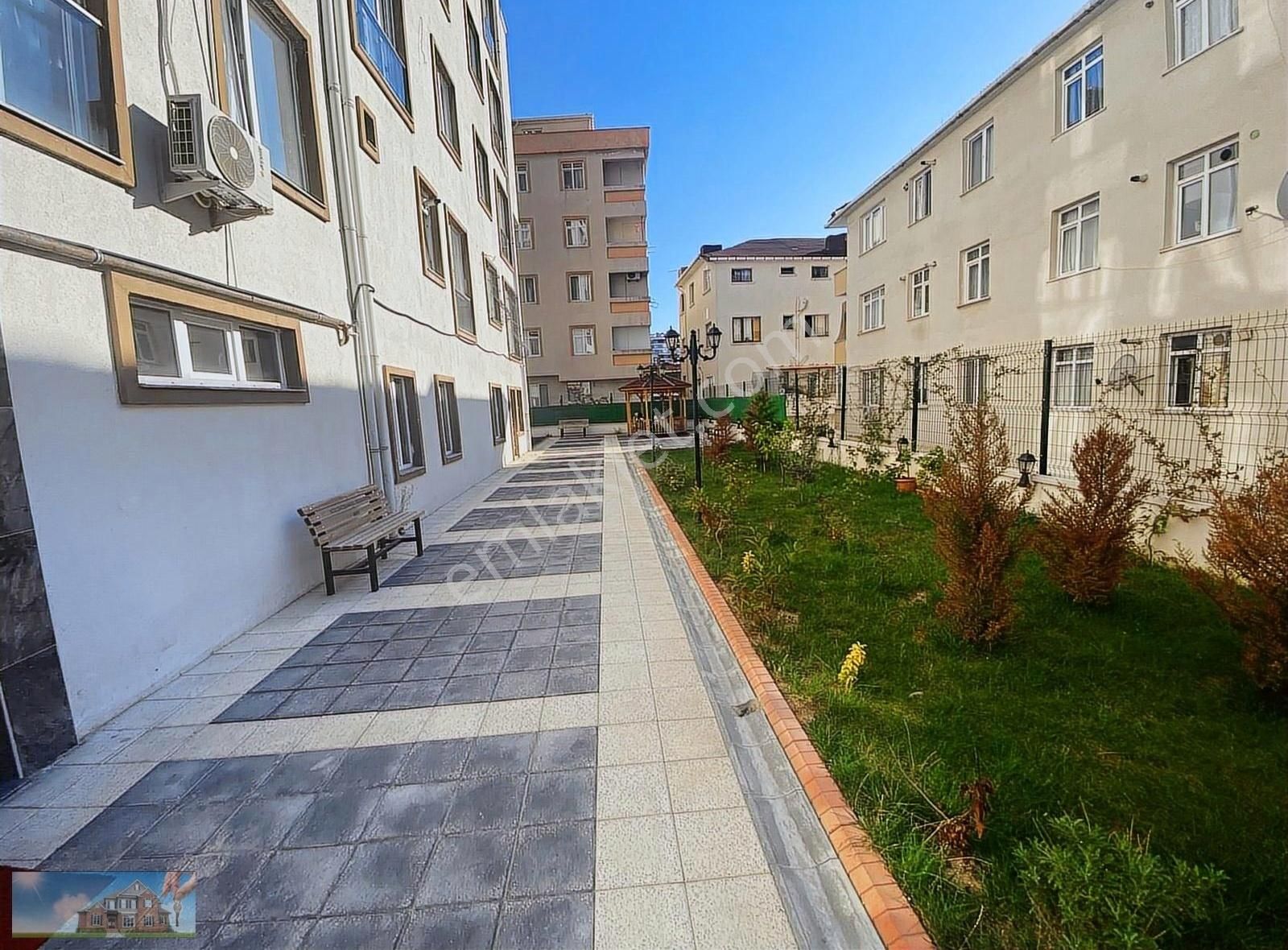 Küçükçekmece Cumhuriyet Kiralık Daire BARIŞ'TAN MARİNA LAKE RESİDANCE'DE GÖL-DENİZ MANZARALI 2+1 DAİRE