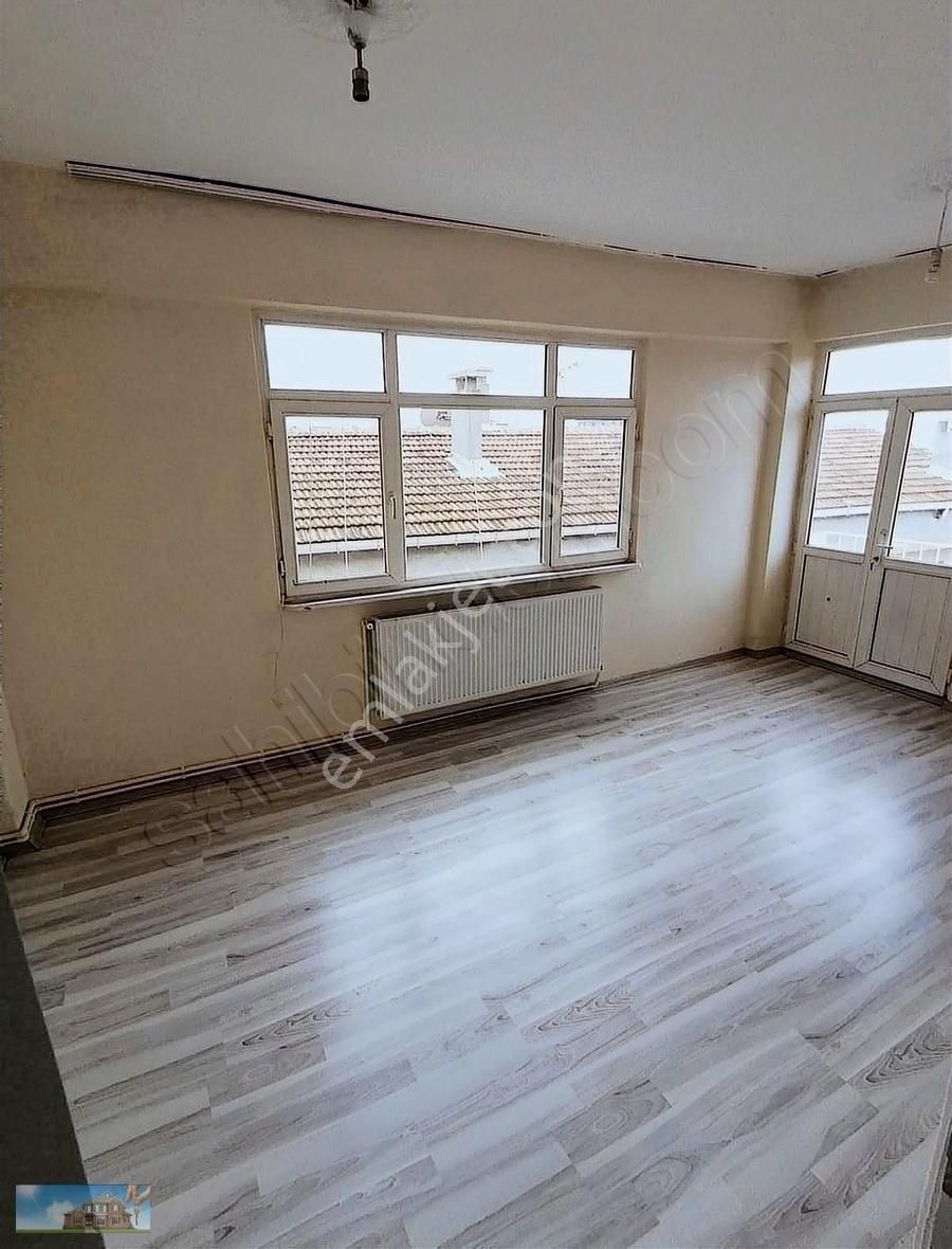 Küçükçekmece Cumhuriyet Kiralık Daire Barış'tan Manzaralı Çift Balkonlu Kiralık Daire